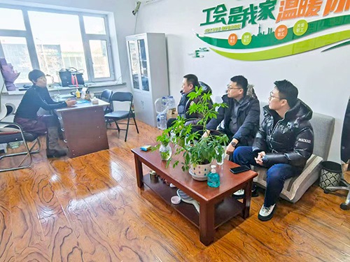 “党建引领聚合力，新春送福暖人心” —— 国宇控股集团党支部开展春节前社区慰问活动